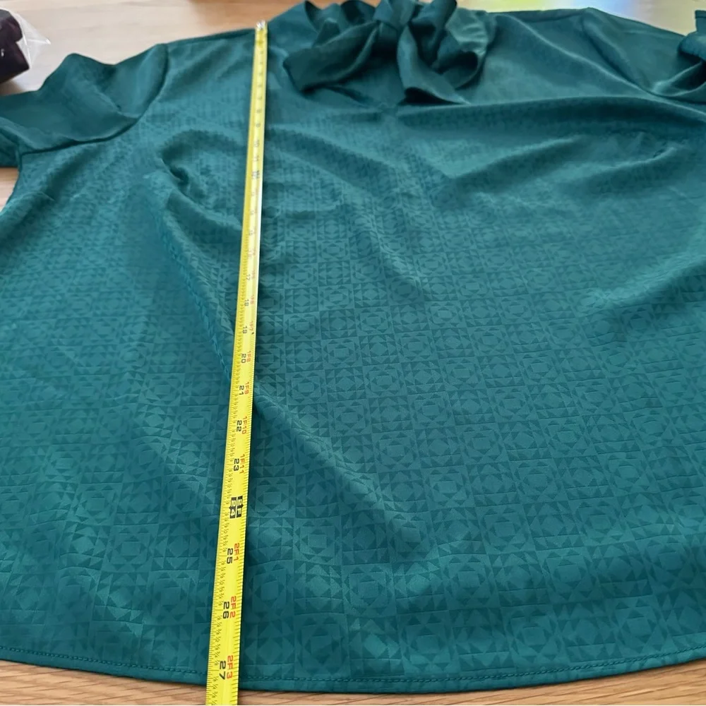 VINCE CAMUTO SHORT SLEEVES BLOUSE TIE NECK GREEN SIZE 1X PLUS LIGHTWEIGHT‎ NEW